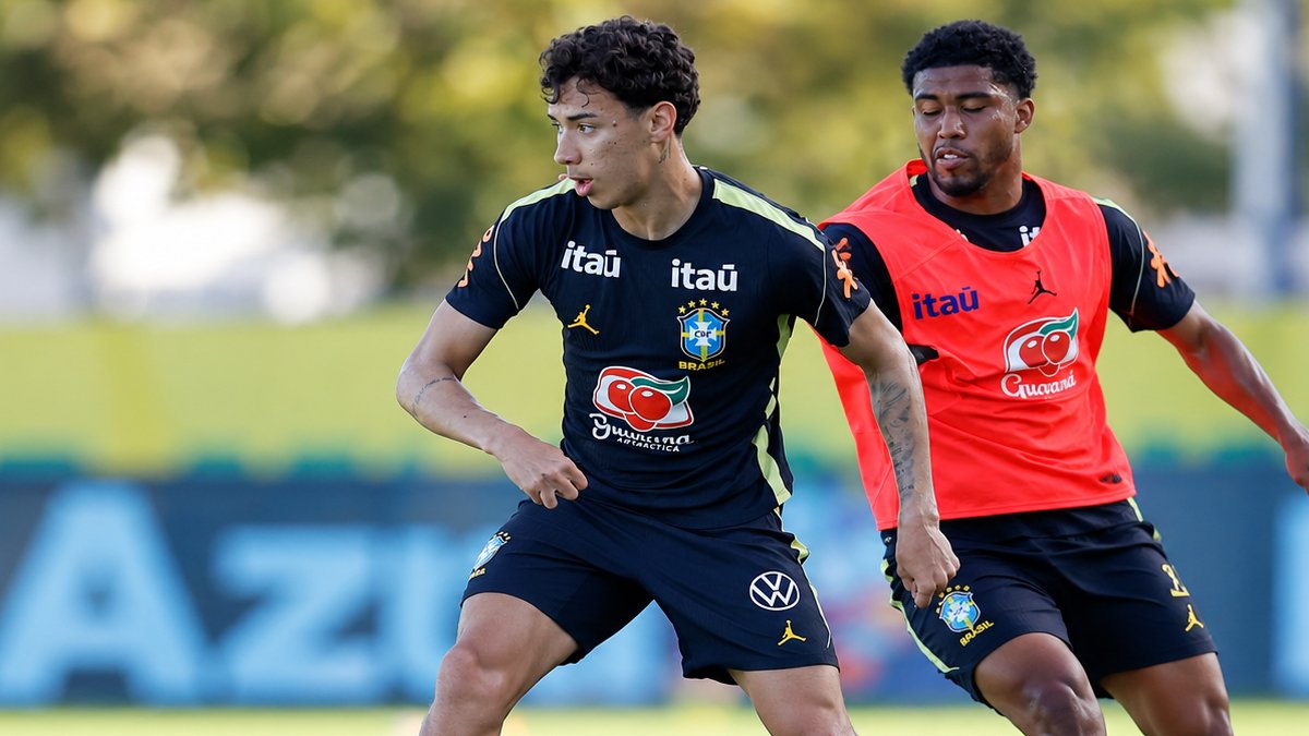 Vini Jr se impressiona com talento de Bontempo em treino da Seleção
