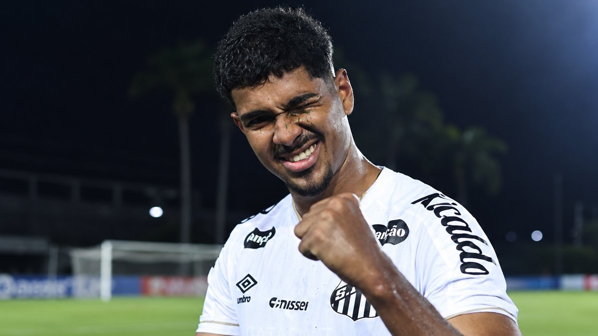 João Ananias ganha novos interessados na Europa, e Santos avalia futuro
