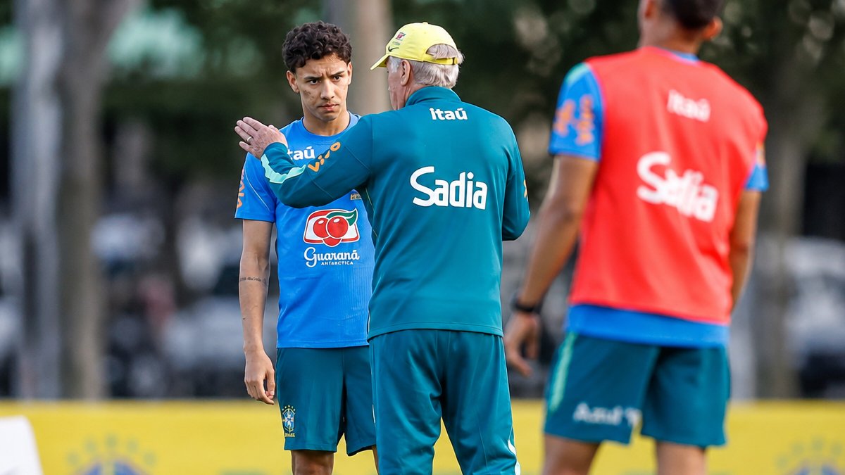 Bontempo chama atenção de Ancelotti nos primeiros treinos da Seleção