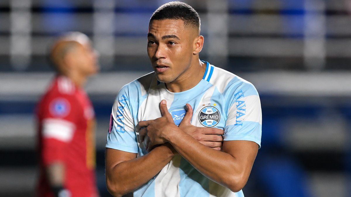 Santos pode ficar de olho em Carlos Vinícius, do Grêmio