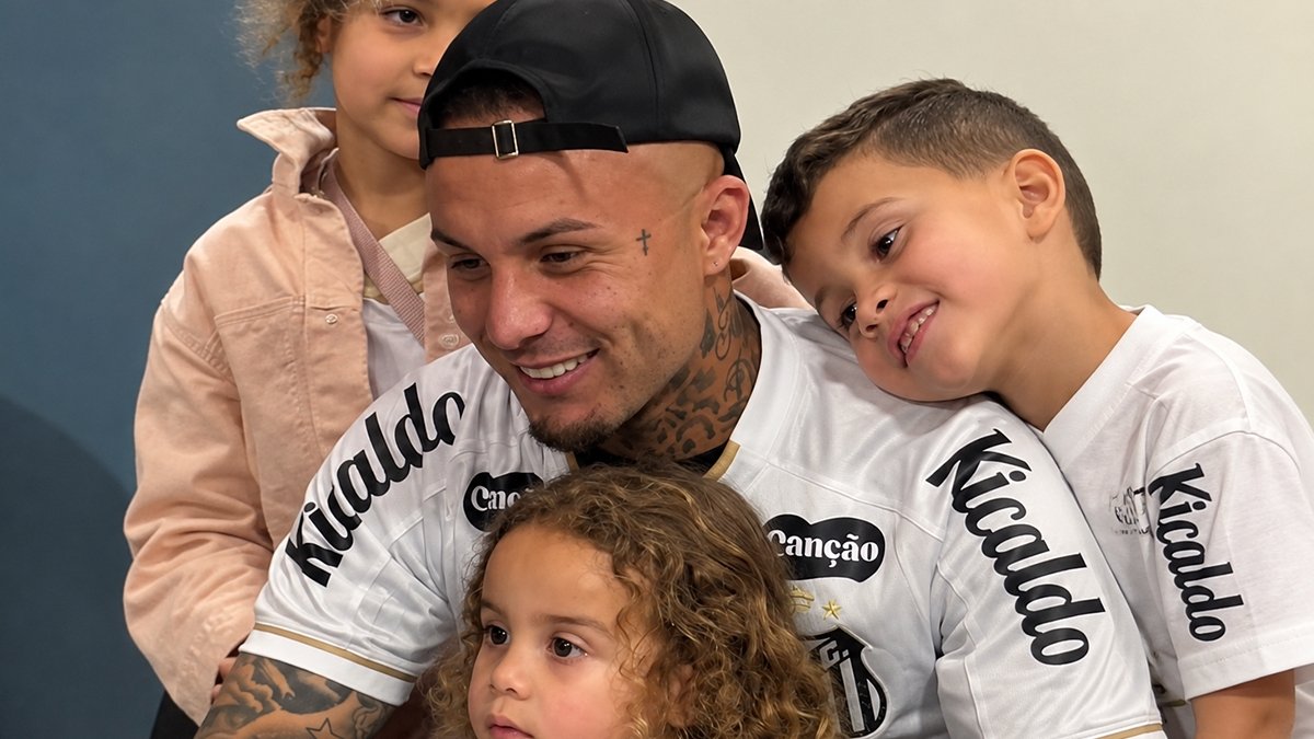 Cebolinha chega a São Paulo para assinar com o Santos