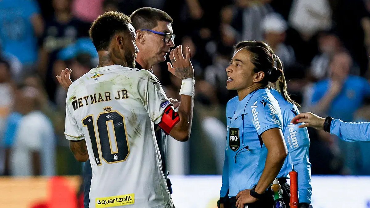 Santos recebe multa do STJD por episódio envolvendo torcedores e Reinaldo