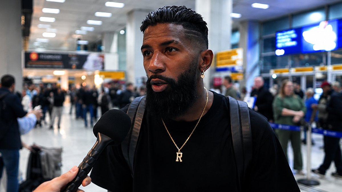 Rodinei desembarca no Brasil e fala sobre expectativa para defender o Santos