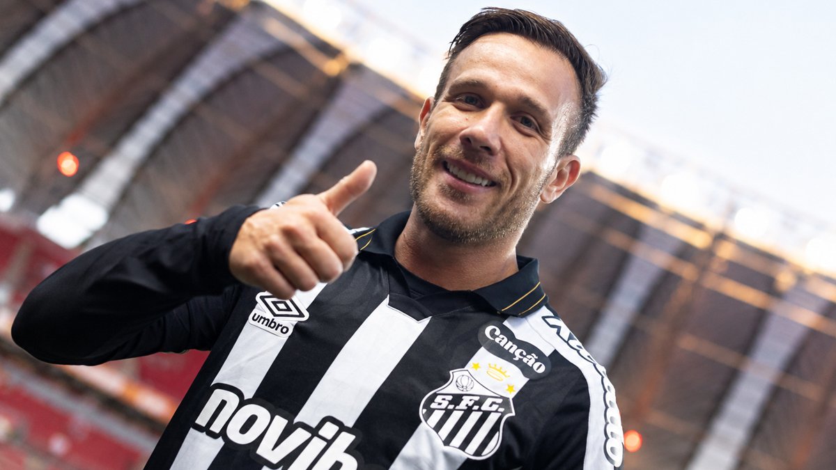 Arthur estreia pelo Santos e mostra qualidade no meio-campo
