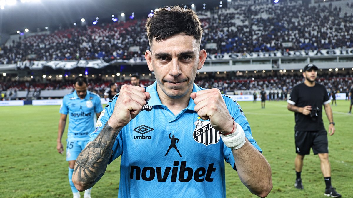 Escobar ganha atualização no Santos antes do clássico com o São Paulo